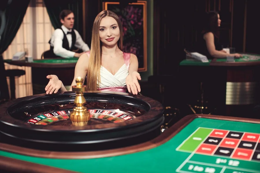 Antarmuka kasino live mobile dengan meja dealer